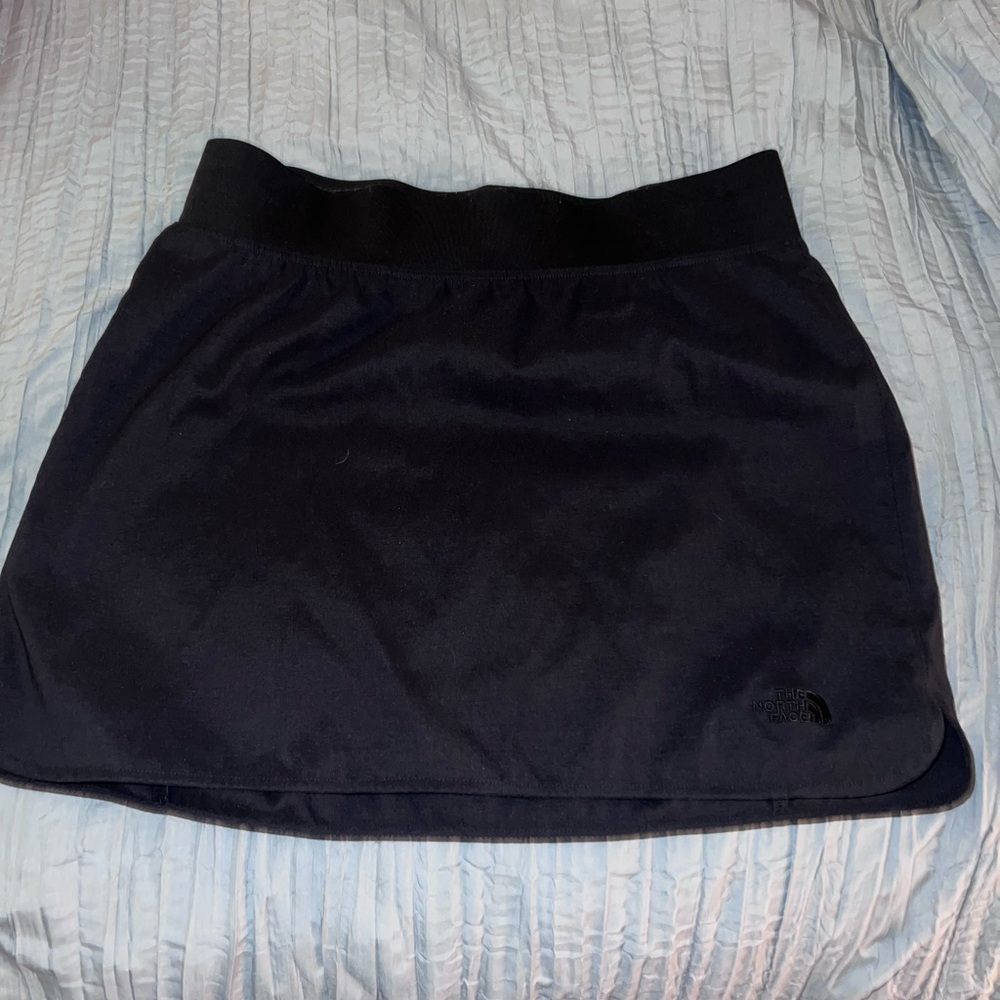 Woman’s Northface Black Skort size L NWOT
